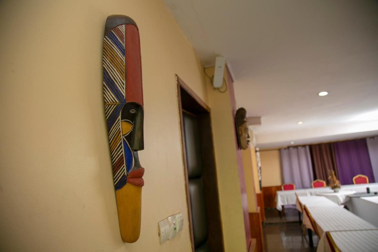 Yaahot Hotel Yaoundé Eksteriør billede