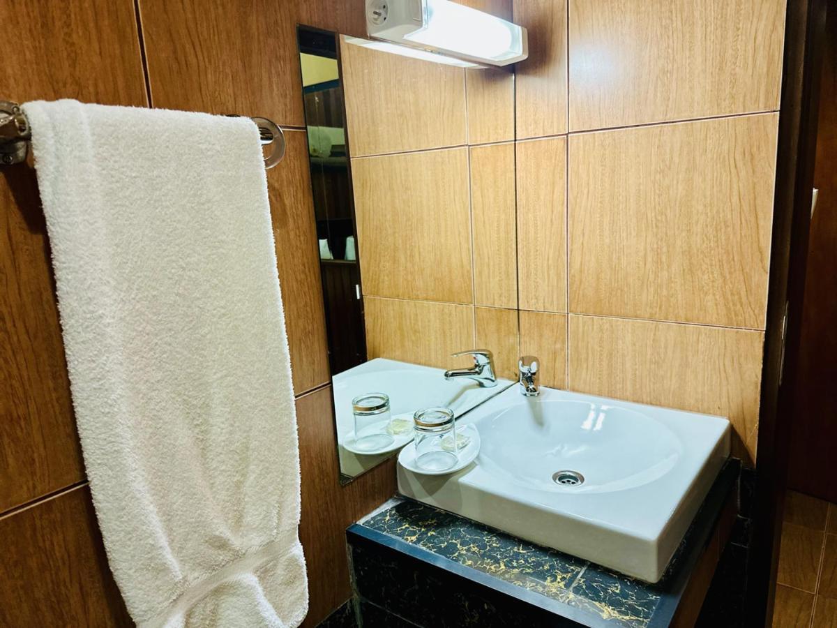 Yaahot Hotel Yaoundé Eksteriør billede