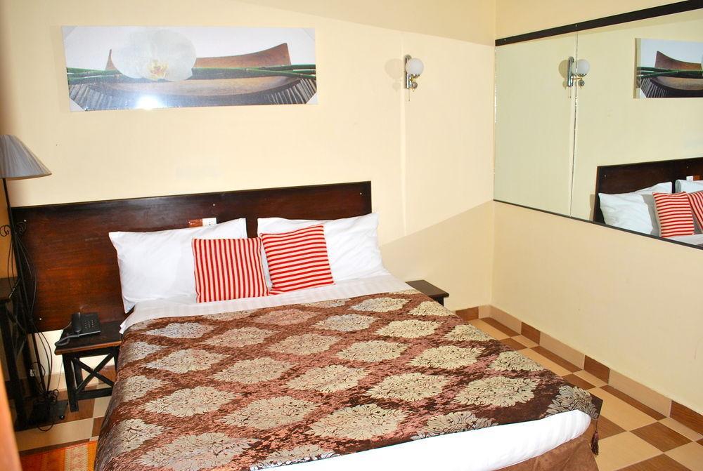 Yaahot Hotel Yaoundé Eksteriør billede