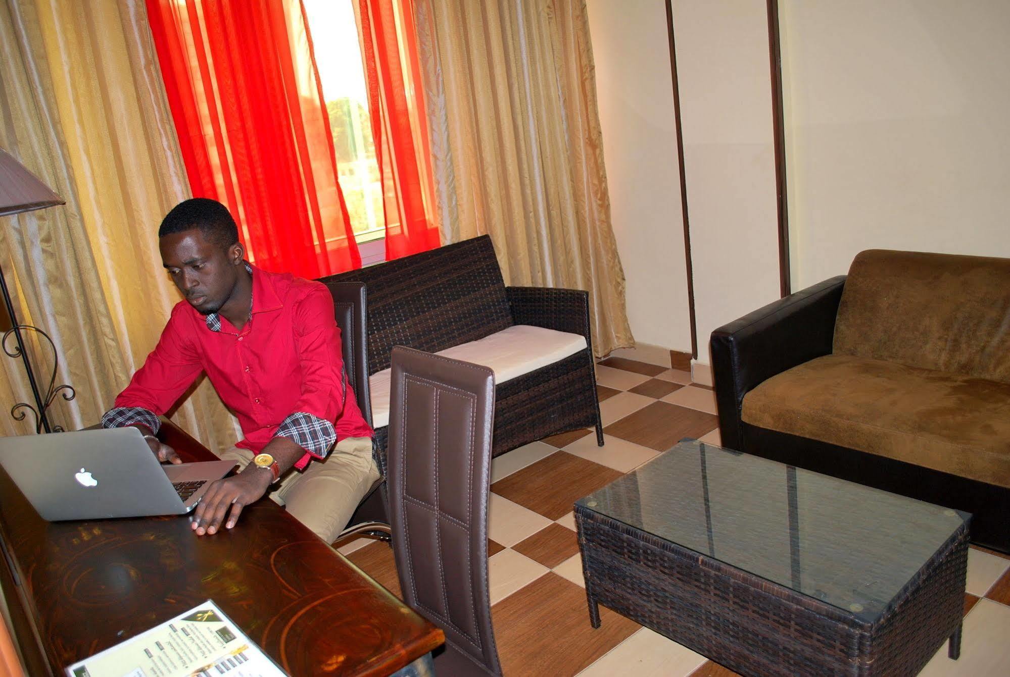Yaahot Hotel Yaoundé Eksteriør billede