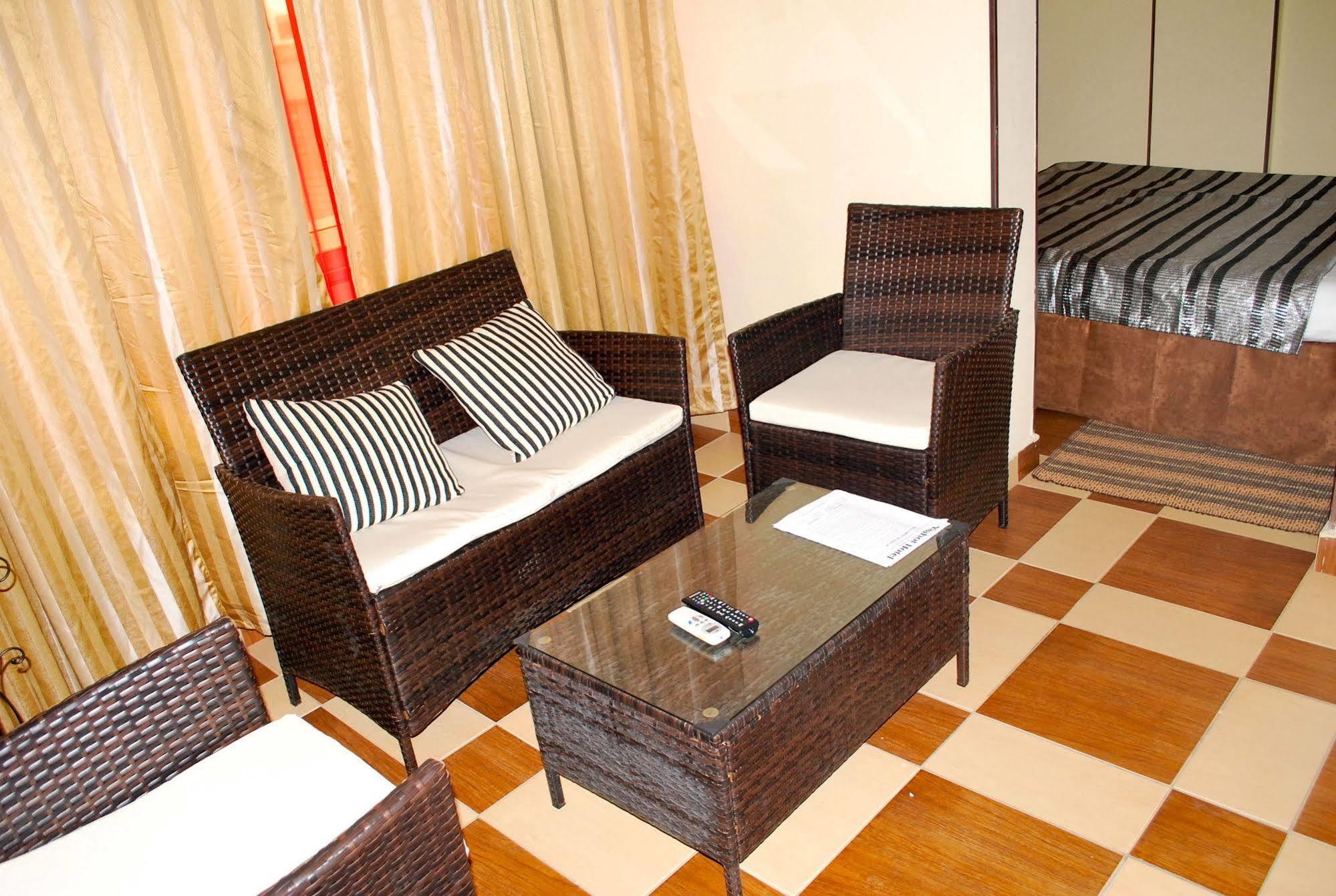 Yaahot Hotel Yaoundé Eksteriør billede