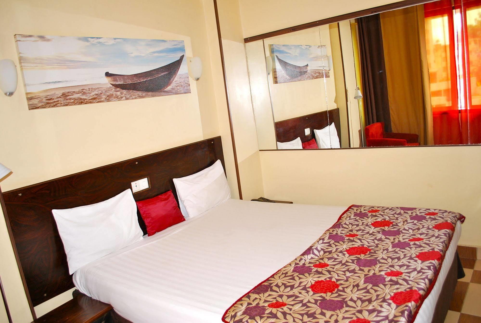 Yaahot Hotel Yaoundé Eksteriør billede