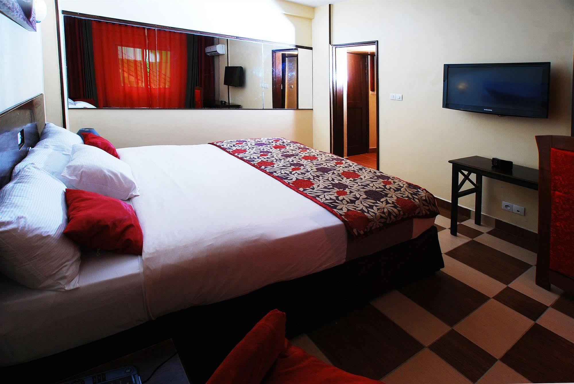 Yaahot Hotel Yaoundé Eksteriør billede